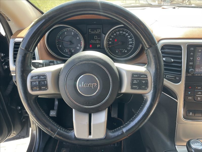 Jeep Grand Cherokee 3,0 CRDi 177kw Overland Pano T - fotka 17 z 35
