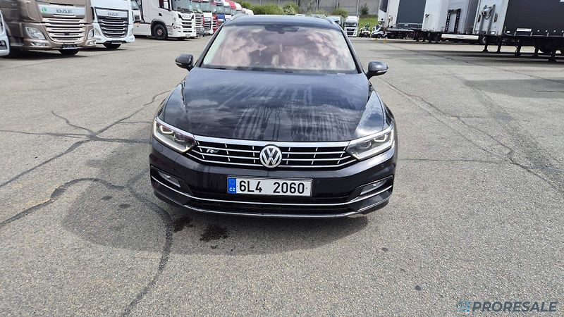 Volkswagen Passat (2018) 2,0 TDi 140 kW - fotka 3 z 19