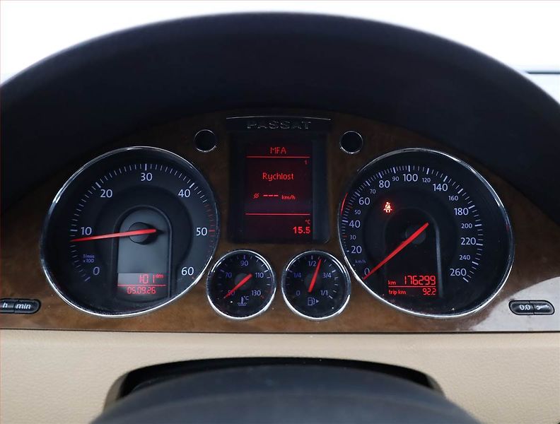 Volkswagen Passat (2005) 2.0 TDI, nová STK - fotka 8 z 15