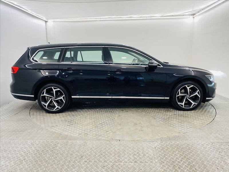 Volkswagen Passat 2,0 TDI 110kW Elegance - fotka 21 z 22