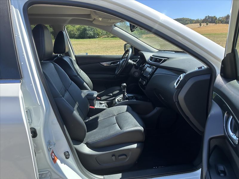 Nissan X-Trail 1,6 dCi 96kw 4WD Kůže Panorama - fotka 13 z 39