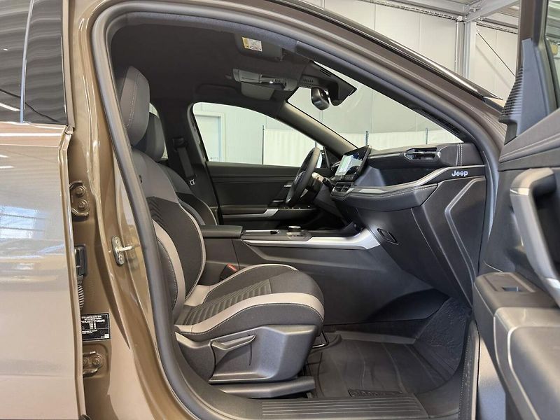 Jeep Compass (2026) First Edition e-Hybrid 145k eD - fotka 20 z 25