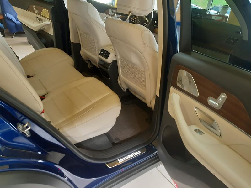Mercedes-Benz GLE 300d 4MATIC 7míst - fotka 35 z 42