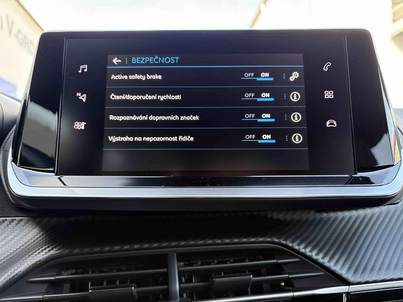 Peugeot 2008 (2023) AllurePack 1.2 PureTech EAT8 - fotka 34 z 37