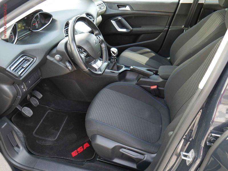 Peugeot 308 (2019) 1.2PT, AC, park.asist - fotka 9 z 20