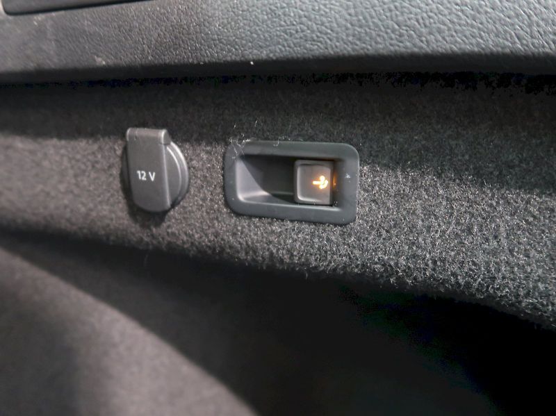 Volkswagen Passat (2016) COMFORTLINE 2.0TDI 110KW TAŽNÉ - fotka 22 z 39