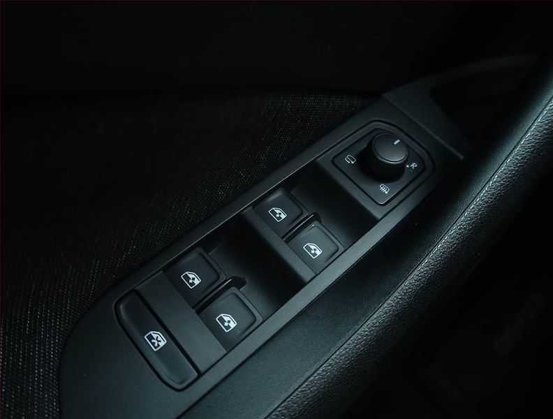 Škoda Kamiq (2019) 1.6 TDI, Automat, Navi - fotka 18 z 24