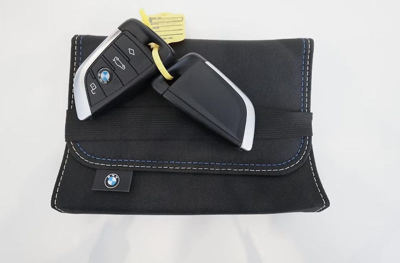 BMW i4 eDrive40 GC Tažné Ambient Kam - fotka 28 z 28
