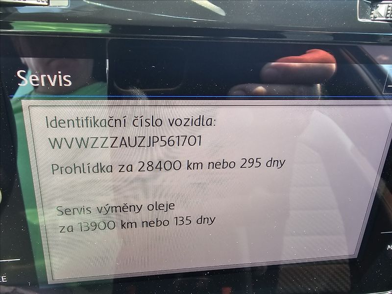 Volkswagen Golf 1,4TSi R-Line Webasto NAVI - fotka 20 z 43