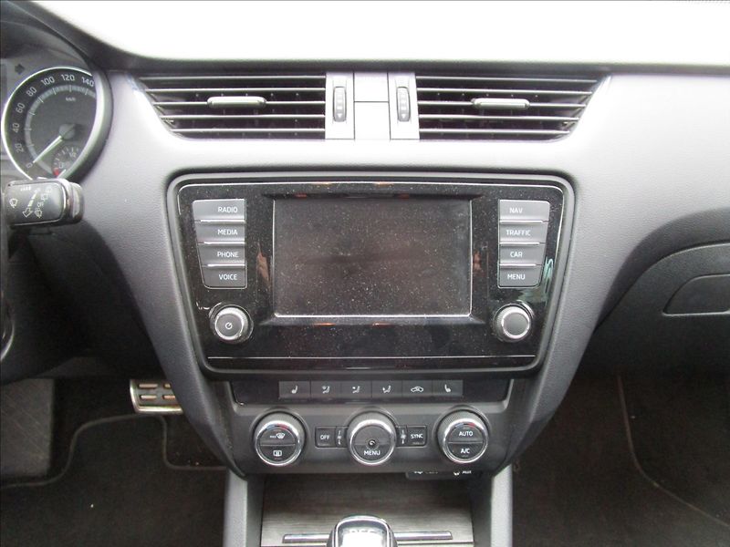 Škoda Octavia Combi 2.0TDi DSG, Scout - fotka 9 z 41