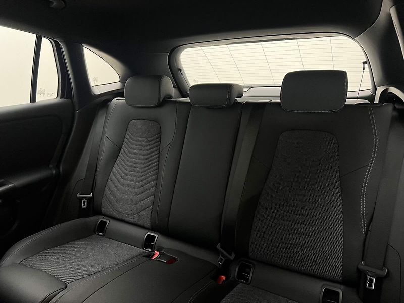 Mercedes-Benz GLA 200 Kamera LED DAB - fotka 17 z 18