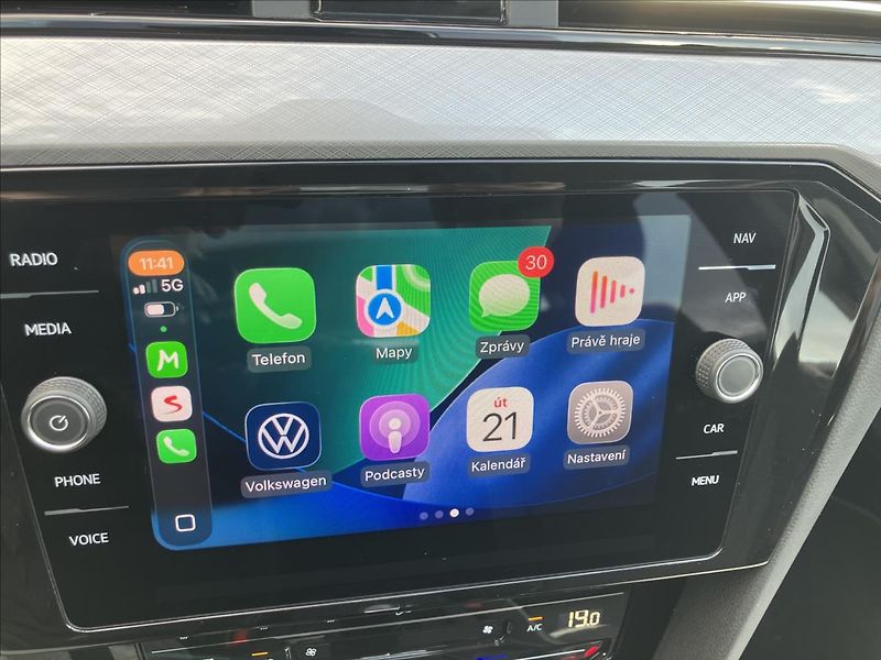 Volkswagen Passat 2,0 PANORAMA,KEYLESS,EL.KUFR - fotka 23 z 29