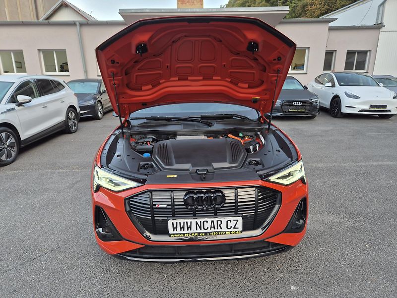 Audi e-tron 55 QUATTRO 300kw SOH 100 % - fotka 18 z 52