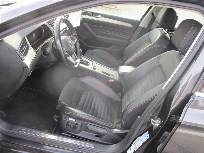 Volkswagen Passat 2,0 TDI, Elegance, DSG, servis - fotka 13 z 35