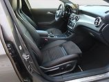 Mercedes-Benz GLA (2018) AMG line 220 4MATIC - náhled 9