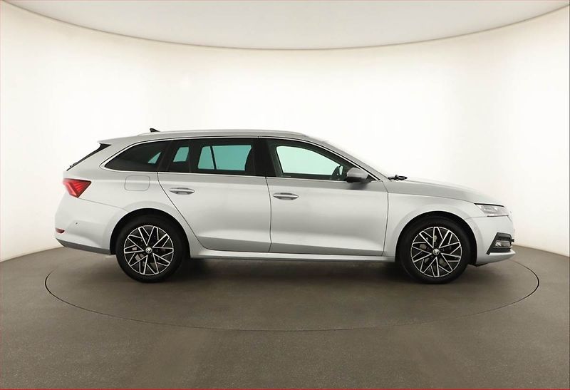 Škoda Octavia (2022) Style Plus 2.0 TDI, ČR,1.maj - fotka 6 z 15