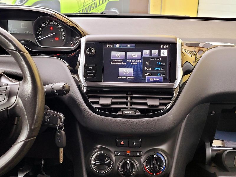 Peugeot 208 SERV.KNIHA,ČR,málo najeto    - fotka 29 z 41
