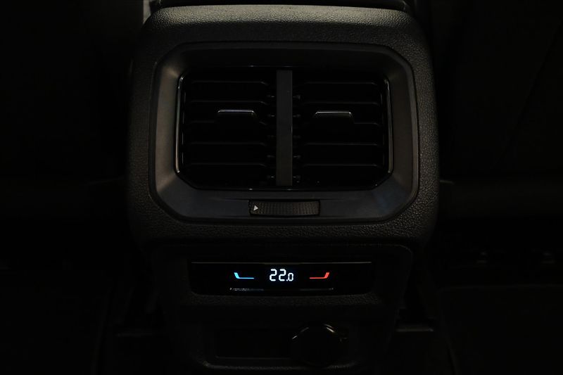 Volkswagen Tiguan 2,0 TDI 110 kW DSG Life Záruka - fotka 22 z 30
