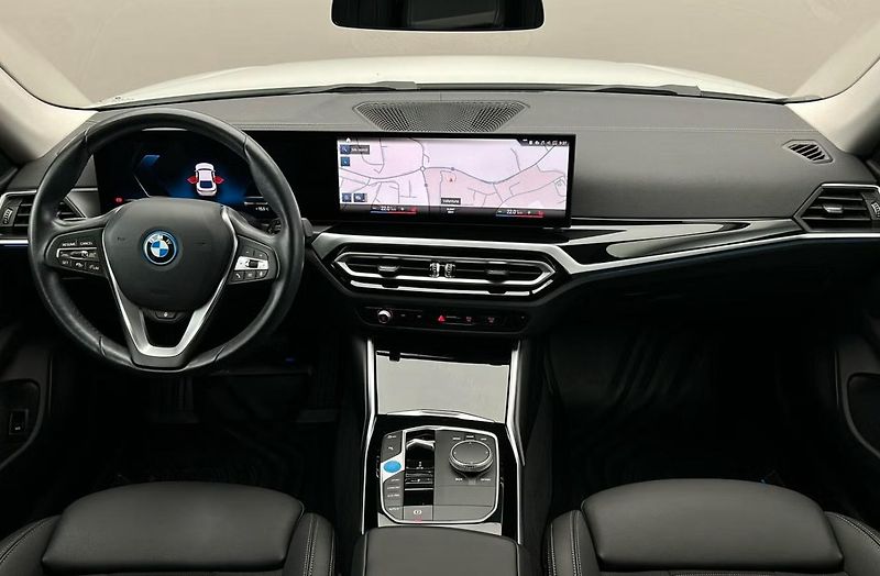 BMW i4 eDrive40 GC Kamera Auto. Park. - fotka 6 z 23