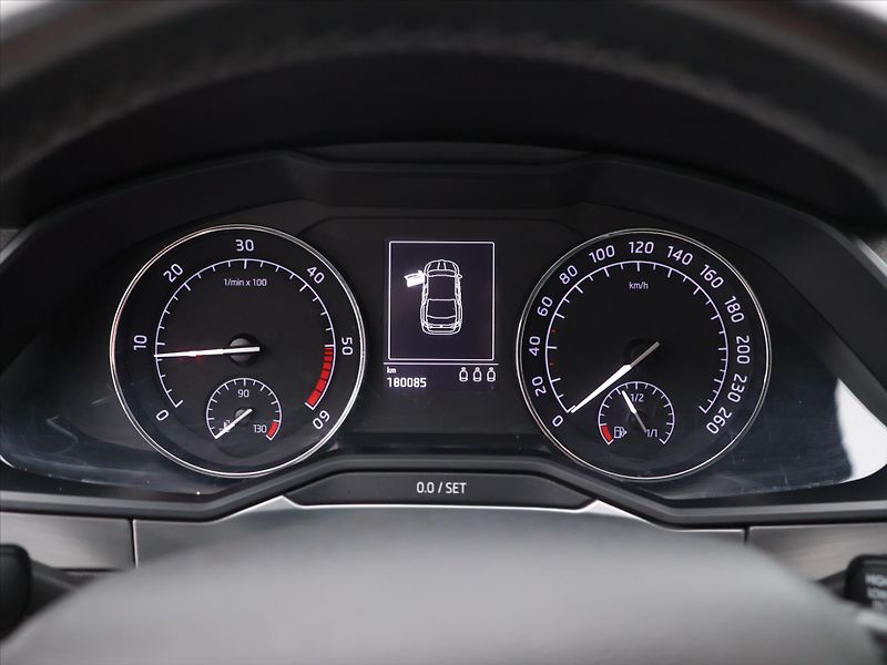 Škoda Superb 2,0 TDI 110kW Ambition DPH CZ - fotka 15 z 26