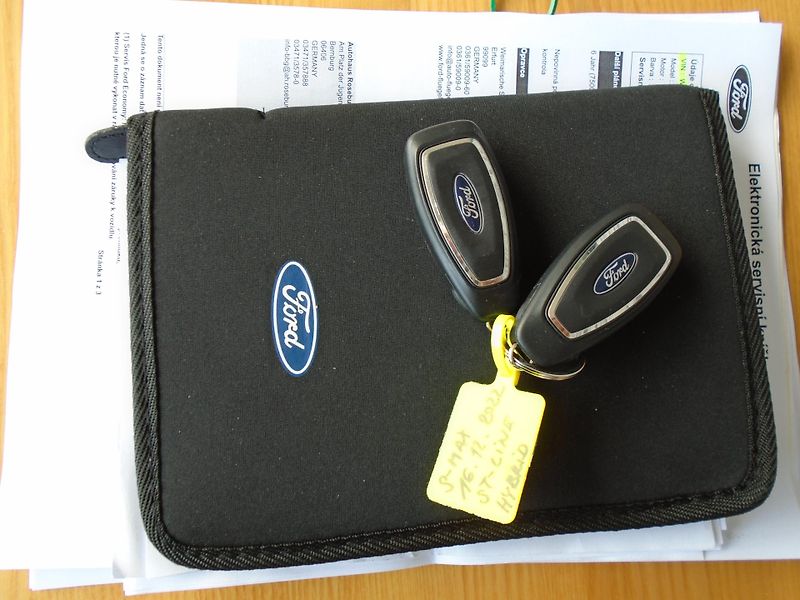 Ford S-MAX 2.5 Duratec FHEV ST-Line 140kW - fotka 39 z 46