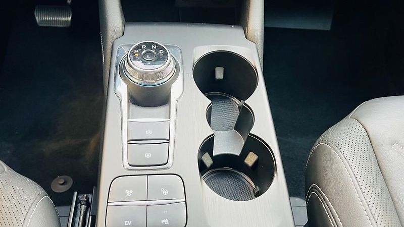 Ford Kuga (2022) 2.5i PHEV 165 kW Vignale AT - fotka 23 z 42