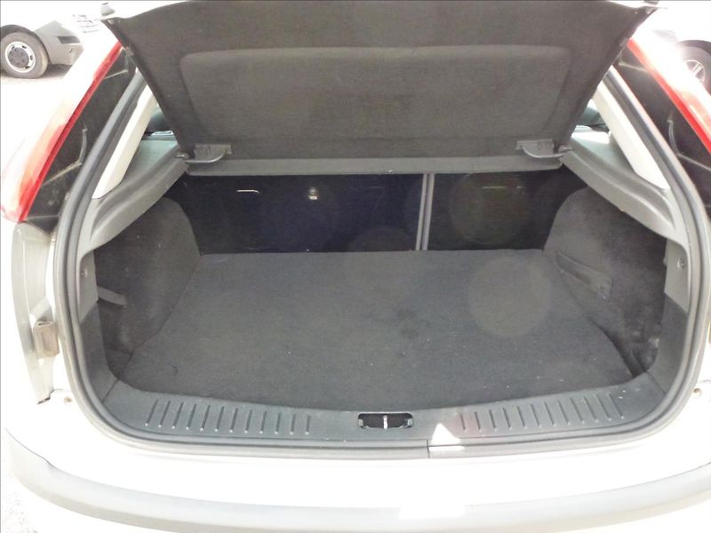 Ford Focus 1,6 16V NOVÁ STK - fotka 21 z 48