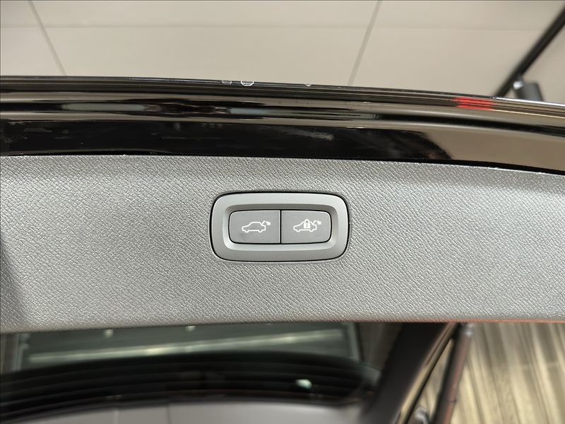 Volvo XC90 (2026) 2,0 T8  Ultra Bright - fotka 12 z 22