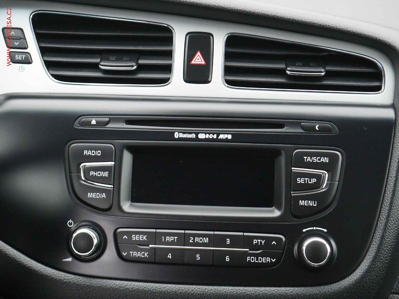 Kia Ceed (2012) 1.4CVVT, 2.maj,ČR, P.čidla - fotka 11 z 15