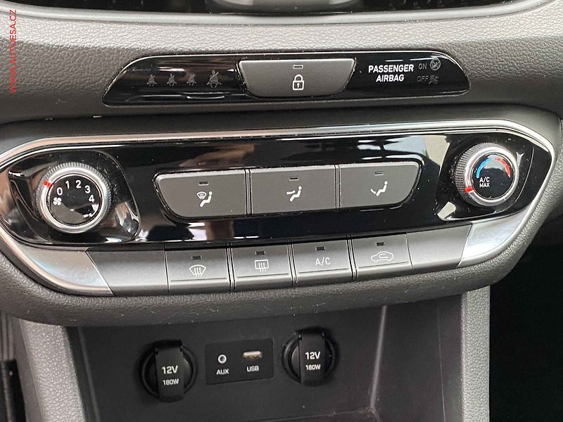 Hyundai i30 (2020) 1.4 T-GDi, ČR, Trikolor, AC - fotka 14 z 17