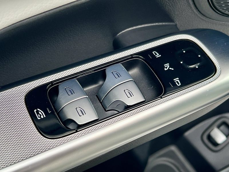 Mercedes-Benz GLC (2025) 300 de 4M Plug-In hybrid - fotka 16 z 29