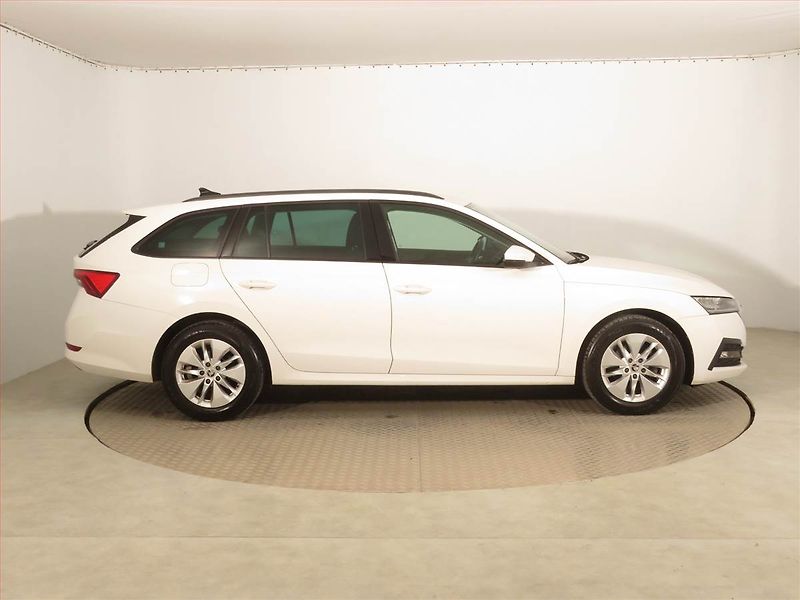 Škoda Octavia (2022) Ambition 2.0 TDI, Serv.kniha - fotka 6 z 15