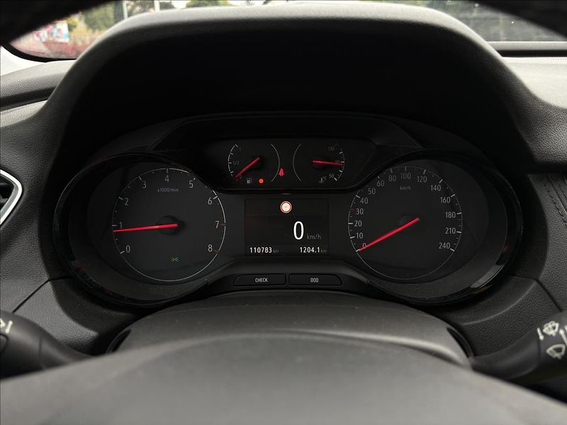 Opel Grandland X 1,5 - fotka 15 z 17