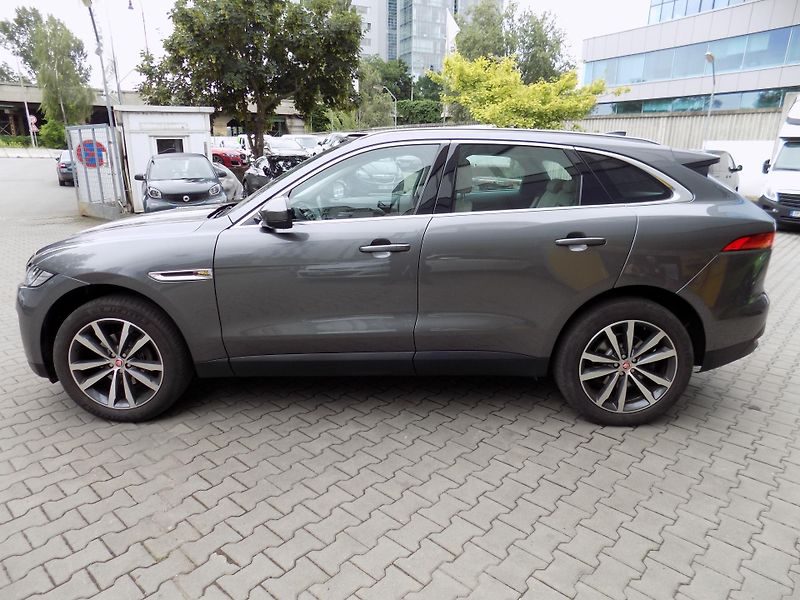 Jaguar F-Pace (2017) 2.0 D Původ ČR  - fotka 4 z 19