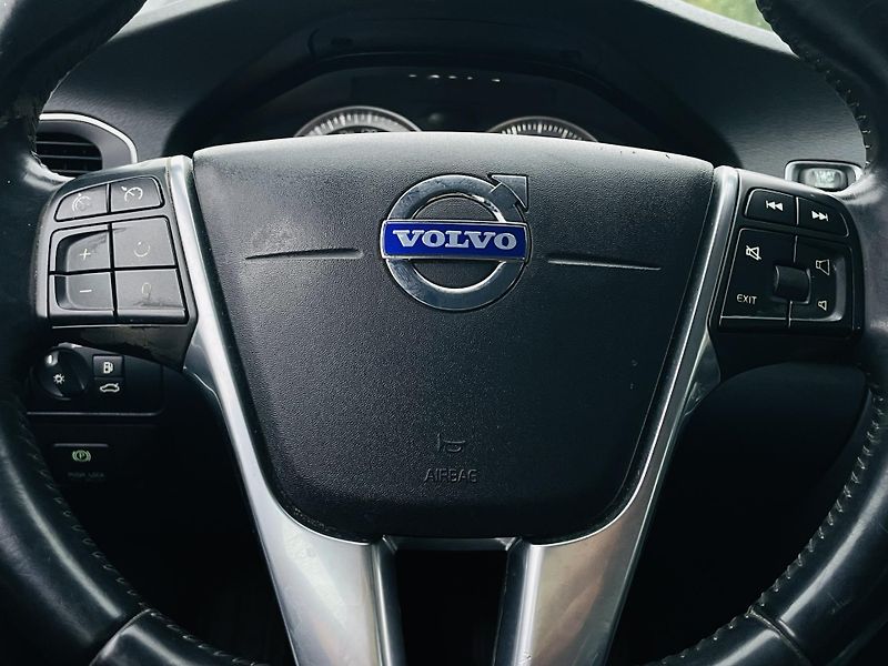 Volvo V60 2.4D5 MANUÁL TAŽNÉ SERVISKA - fotka 31 z 41