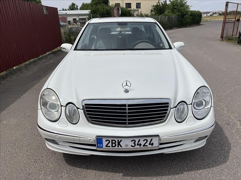 Mercedes-Benz Třídy E 3,2 i E320 AUT 165KW 4MATIC AC - fotka 2 z 34