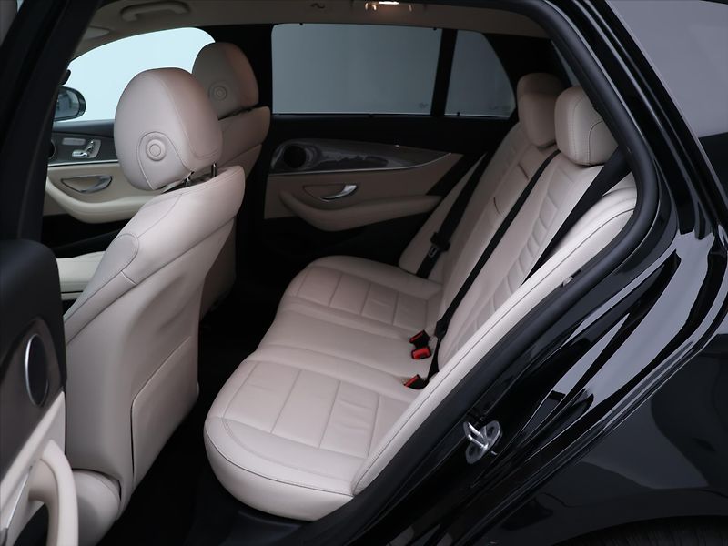 Mercedes-Benz Třídy E 2,0 300d 180kW DPH 360° Aut. - fotka 13 z 32