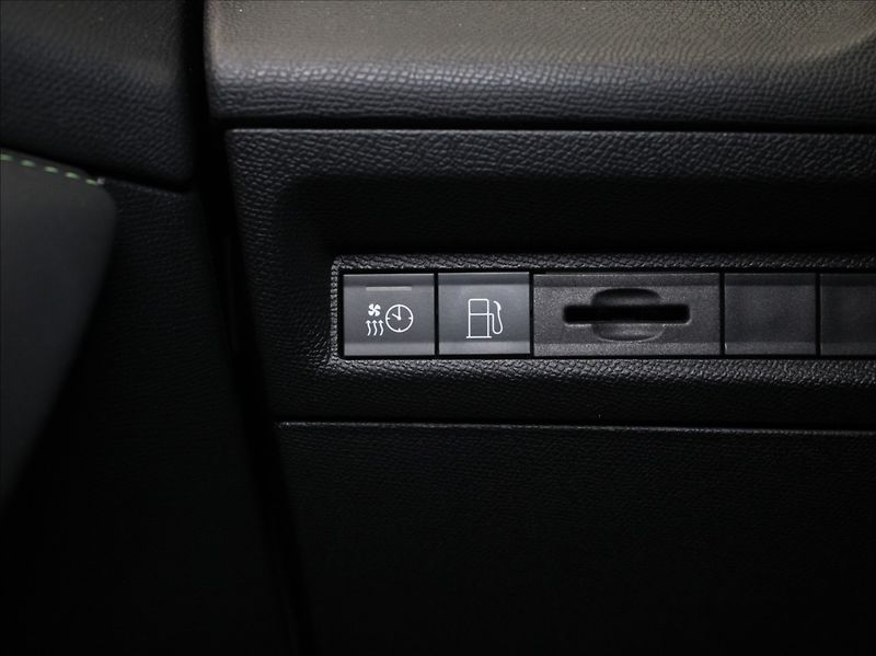 Peugeot 308 1,6 PHEV 225k. GT Výprodej! - fotka 21 z 28