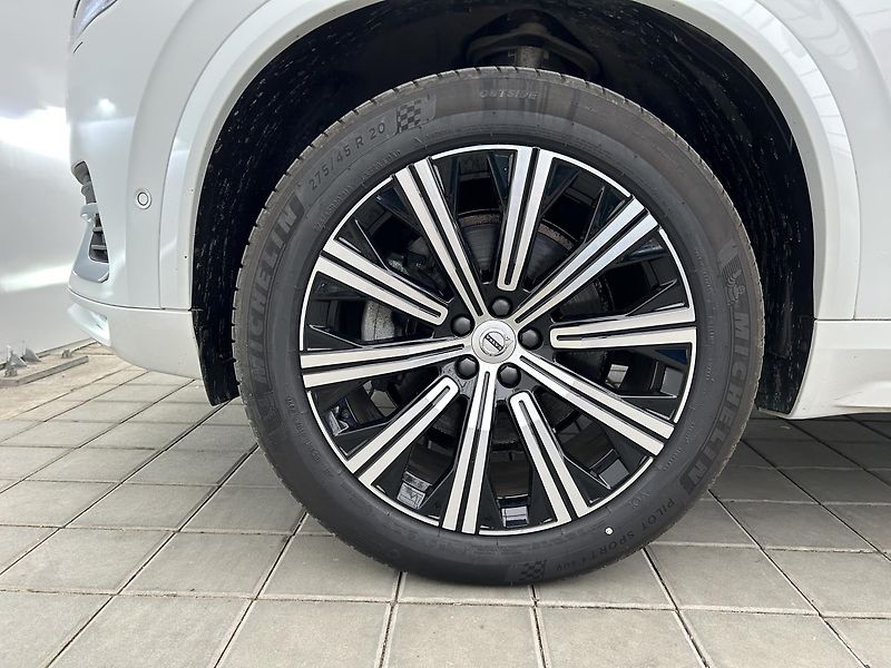 Volvo XC90 2.0 B5 4x4 Plus - fotka 10 z 32