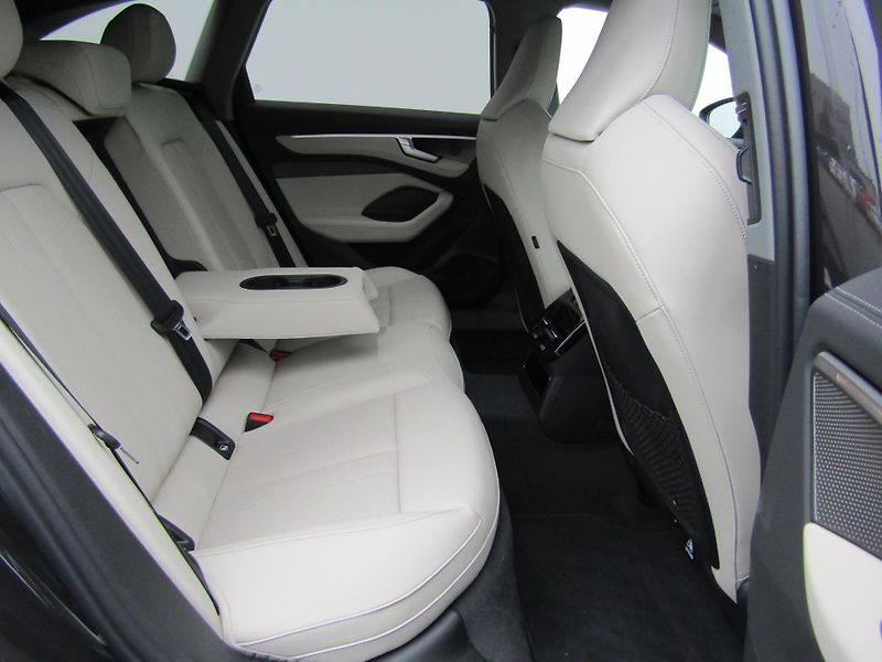 Audi A6 2,0 TFSI eHybrid - fotka 26 z 30