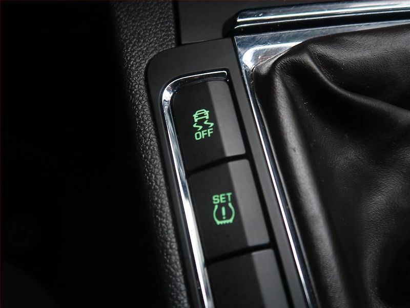Škoda Superb (2012) Laurin&Klement 2.0 TDI, Xenony - fotka 18 z 21