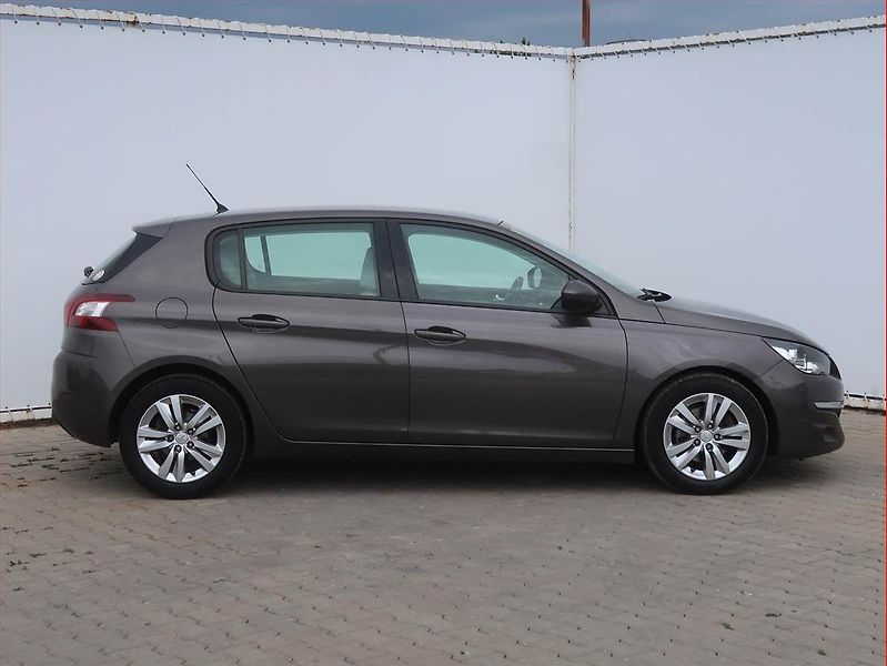 Peugeot 308 (2014) Style 1.6 e-HDi, Serv.kniha - fotka 6 z 15