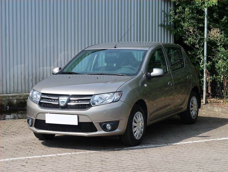 Dacia Sandero (2014) 1.2 16V, ČR,1.maj - fotka 2 z 15