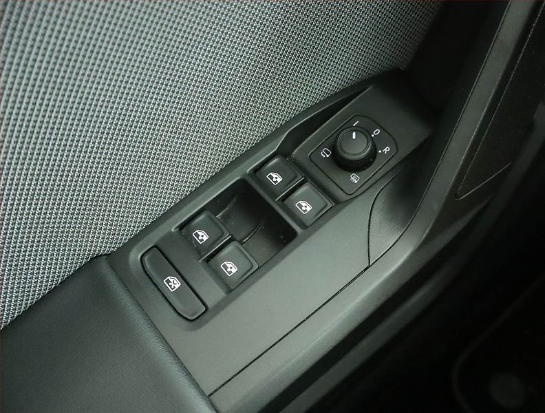 Seat Leon (2022) Style 1.5 TSI, Serv.kniha - fotka 13 z 15