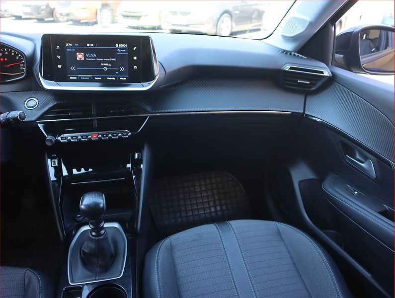 Peugeot 208 (2022) Allure 1.2 PureTech - fotka 8 z 21