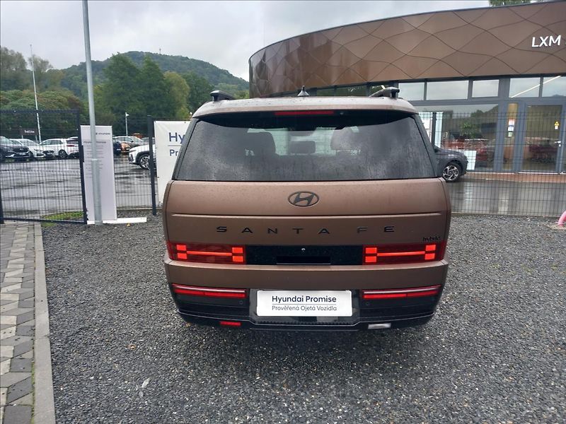 Hyundai Santa Fe 1,6 T-GDI HEV 4x4  CALLIGRAPHY - fotka 7 z 28