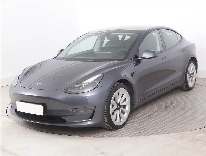 Tesla Model 3 (2021) Long Range 4WD 79kWh, SoH 92% - fotka 2 z 23