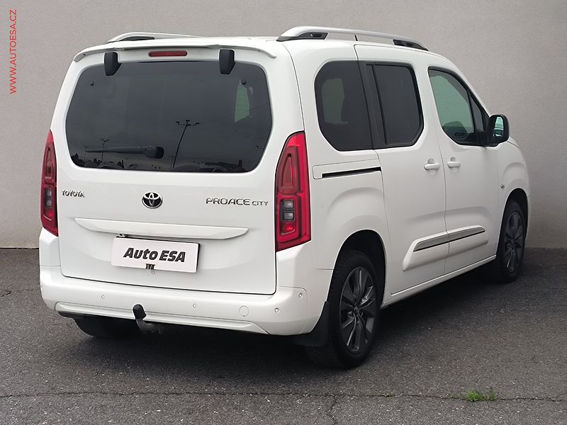 Toyota ProAce City Verso (2022) 1.5D-4D, 1.maj,ČR, Family - fotka 4 z 24