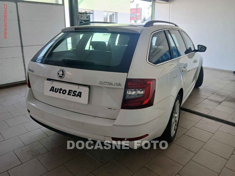 Škoda Octavia (2019) 2.0 TDi, DSG, navi, LED - fotka 2 z 3