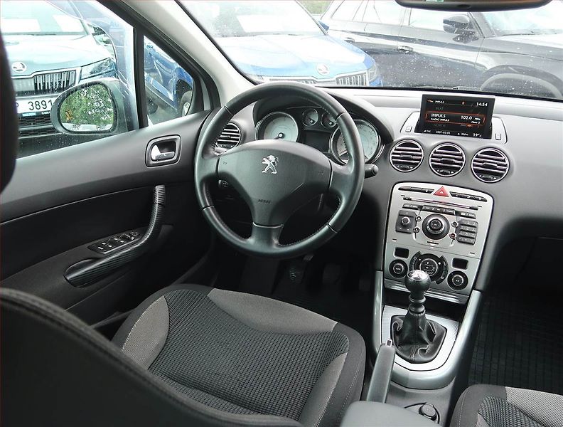 Peugeot 308 (2012) 1.6 HDi, Navi, Xenony - fotka 7 z 17